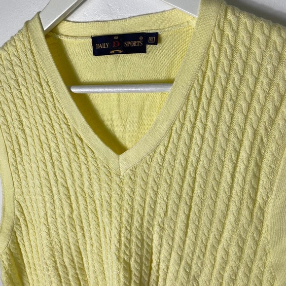 Yellow Cable knit vest
Sweater vest
Daily sports
Pullover
Size XL - Picture 2 of 3